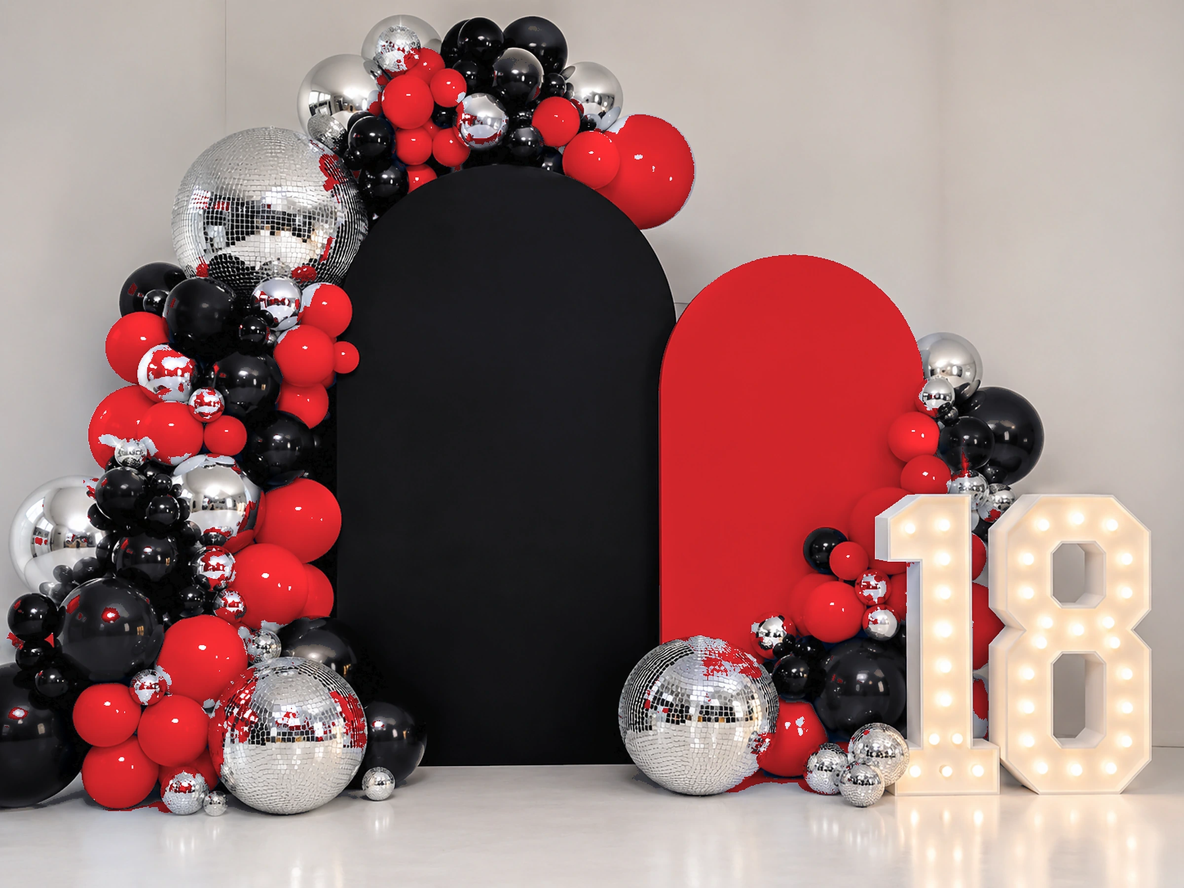 18. Red & Black — przykładowa dekoracja balonowa