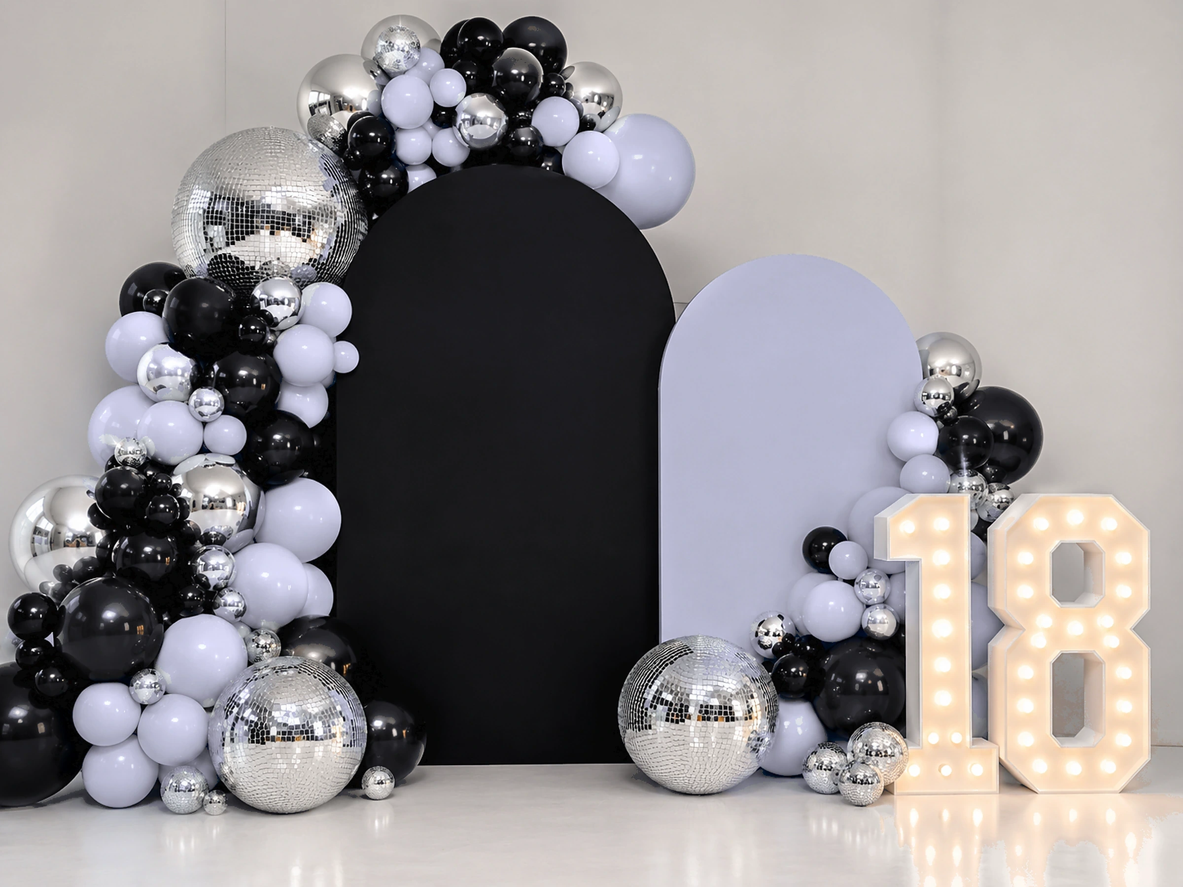 18. Black & Silver — przykładowa dekoracja balonowa